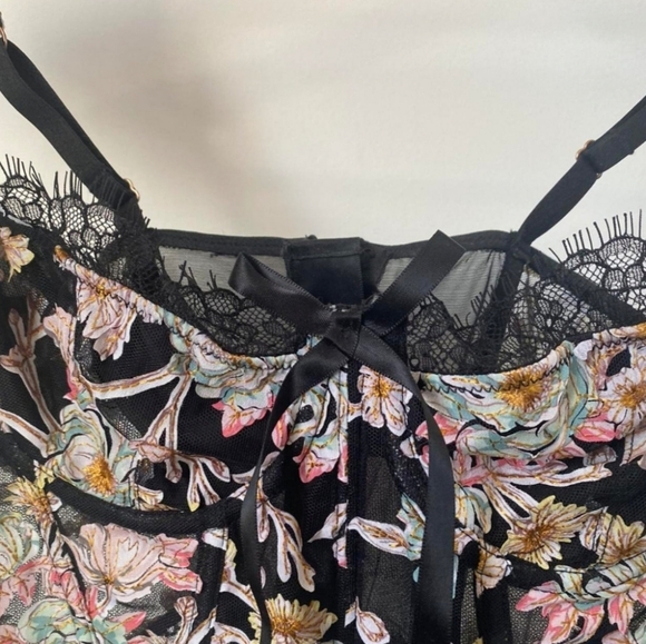 Victoria's Secret SET - Dream Angels Floral Mesh - Bustier & Thong - 34D and L - Picture 5 of 8